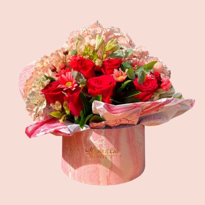 Cilindro de Rosas Rojas & Hortensias