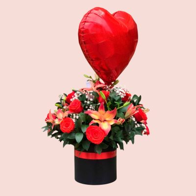Cilindro de Lirios con Rosas + Globo LOVE